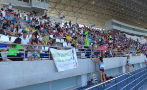 Buena entrada en el estadio Iberoamericano en el Meeting de Atletismo.