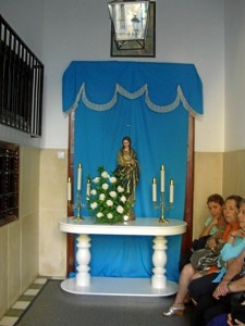 El interior del zaguán del Convento de las Hermanitas de la Cruz. 