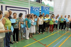 Foto de familia de los alimnos de aquayim y escuelas saludables en Huelva.