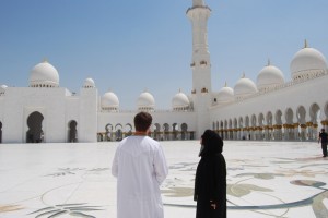 Francisco, con su mujer en la Gran Mezquita. 