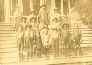 Boy Scouts en la Casa Colón, en los años 20. / Foto: Colección particular familia Mackay.