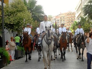 Llegada de la Hermandad de la zona de Gran Vía. 