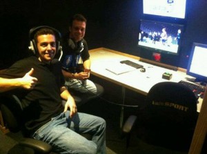 En el estudio de TalkSport, a punto de comentar.