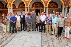 Foto de familia del encuentro de vecinos.