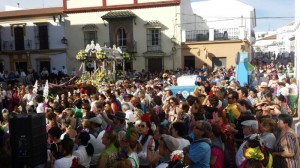 La despedida de la hermandad ha sido multitudinaria. 