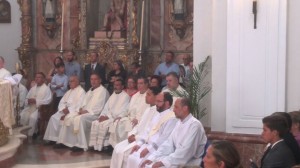 Numerosos representantes de la Iglesia en Huelva asistieron al acto.