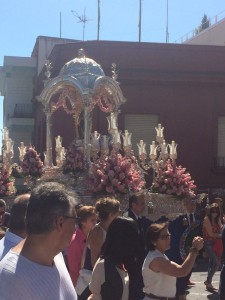 La Virgen ha sido trasladada en su templete.