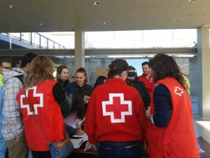 Voluntarios de Cruz Roja en la Universidad de Huelva.