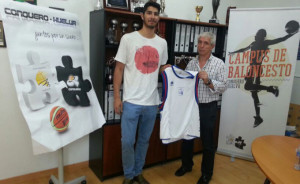 José Carlos Romero -izquierda-, de nuevo vestirá la camiseta del Conquero-Huelva.