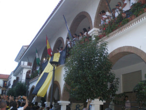 Los jugadores, en el balcón del Ayuntamiento para recibir los vítores de los aficionados. / Foto: C. B.