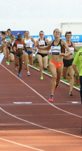 La holandesa Sanne Verstegen ganó en los 800 femeninos. / Foto: Josele Ruiz.