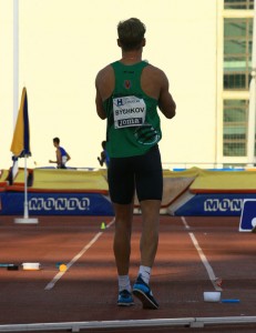 Igo Bychkov, ganador en pértiga, antes de uno de sus saltos. / Foto: Josele Ruiz.