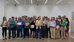 Foto de familia de la entrega de los Proyectos PFEA a los representantes de 27 ayuntamientos de la provincia.