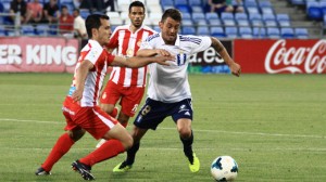 Jonathan Valle, en un lance del partido Recre-Girona. / Foto: Josele Ruiz.