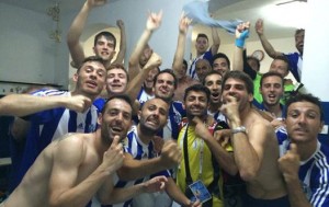 Alegría desbordada en el vestuario del CDS Huelva tras su pase a la final.