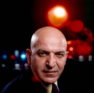 Al conocido actor de 'Kojak' le afeitó la cabeza. 