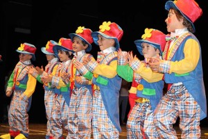 Los alumnos del colegio Tierrallana durante la representación.