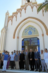 Fotografía conjunta una vez bendecida la capilla