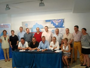 Foto de familia del acto. 