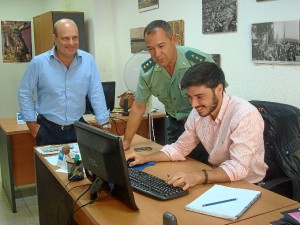 Ezequiel Romero visitó la redacción de HBN junto al director de este periódico, Ramón Fernández Beviá.