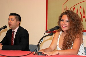 La cantante Laura Gallego y el director del Liceo Municipal de la Música de Moguer, Iván Macías.