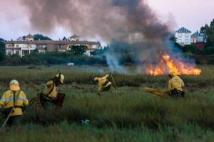 El incendio quedó extinguido a las 22.15 horas.