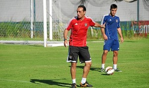 José Luis Oltra, entrenador del Recre, se lleva a 19 jugadores a Punta Umbría. / Foto: www.recreativohuelva.com.