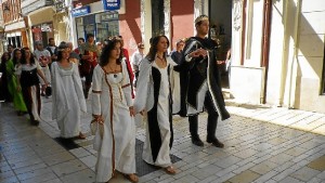 Pasacalles de presentación de las jornadas.