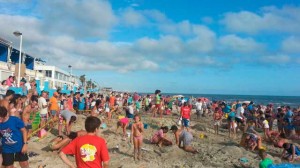 El taller llamó la atención de los bañistas.