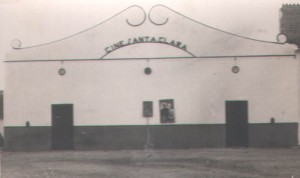 Fachada Cine Santa Clara de Moguer en los años cincuenta. / Foto: Archivo Familia Díaz Robles.