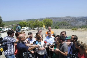 La consejera de Medio AMbiente ha atendido a los medios en Alomnaster. 