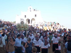 Los villablanqueros viven el domingo el día grande de las Fiestas de la Blanca.