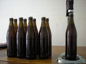 Ellos también realizan el embotellado y etiquetado de la cerveza.