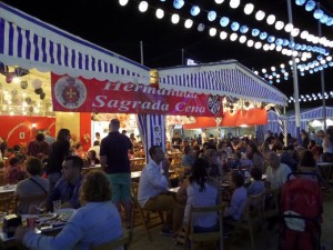 Buen ambiente en la caseta de la Cena. 