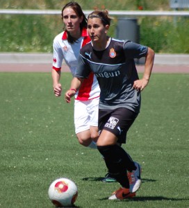 Emma aporta calidad y equilibro al centro del campo, y ve puerta con facilidad. / Foto: Lalu Albarrán (FutFem.Com).