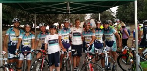 Los ciclistas del Monferve-La Palma en la I Cronoescalada a El Cerro de San Cristóbal.