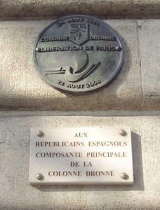 El 24 de agosto del año 2004 se colocaron, por fin, en el ayuntamiento parisino, sendas placas reconociendo que los republicanos españoles liberaron la ciudad (Col. Jesús Copeiro).