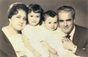 Antonio Llordén con su esposa Ana Mª Calderón y sus hijos Laura y Demetrio. México, año 1961 (Col. Santiago Talaya Llordén).