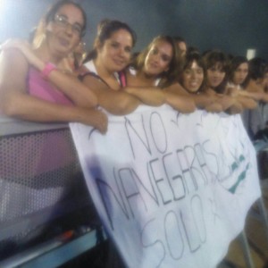 Un grupo de seguidoras, que estuvieron esperando entrar al concierto desde el miércoles.