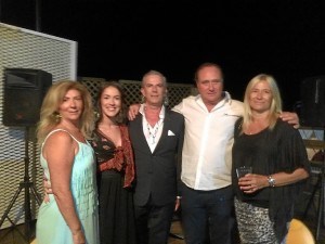 Protagonistas de una noche mágica, Joaquín y Carmen Pareja-Obregón, Blanca Blandino, junto a Ernesto Serrano y su señora, Laura de Vicente.