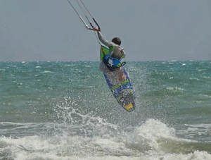 Juan Carlos Rivero en pleno salto