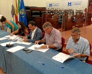 Firma del convenio del nuevo PFEA 2014.