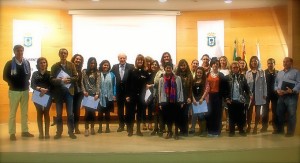 Entrega diplomas de chino en la Gota de Leche.