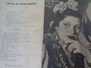 Un tríptico de la época con foto de la coplera onubense y letra de las canciones. 