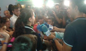 Carolina Marín, a su llegada al aeropuerto de Madrid. / Foto: @Bad_Esp.