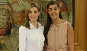 La Reina doña Letizia junto a Carolina Marín. / Foto: www.casareal.es.