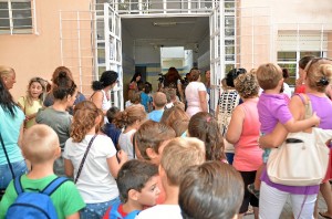 Son muchos los menores que vuelven a las aulas tras los meses de vacaciones.