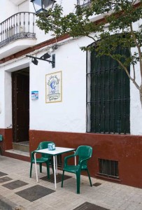 Fachada del casino de Galaroza. / Imagen: Fotoespacios.