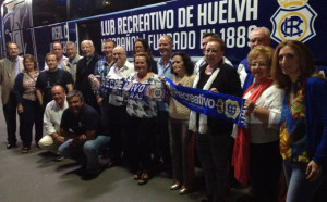 La expedición del Recre para la audiencia del Papa, antes de salir de Huelva. / Foto: H. M.