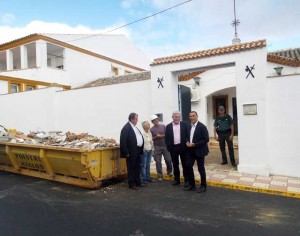 Entre otras actuaciones, en Manzanilla se está rehabilitando el Cuartel de la Guardia Civil.